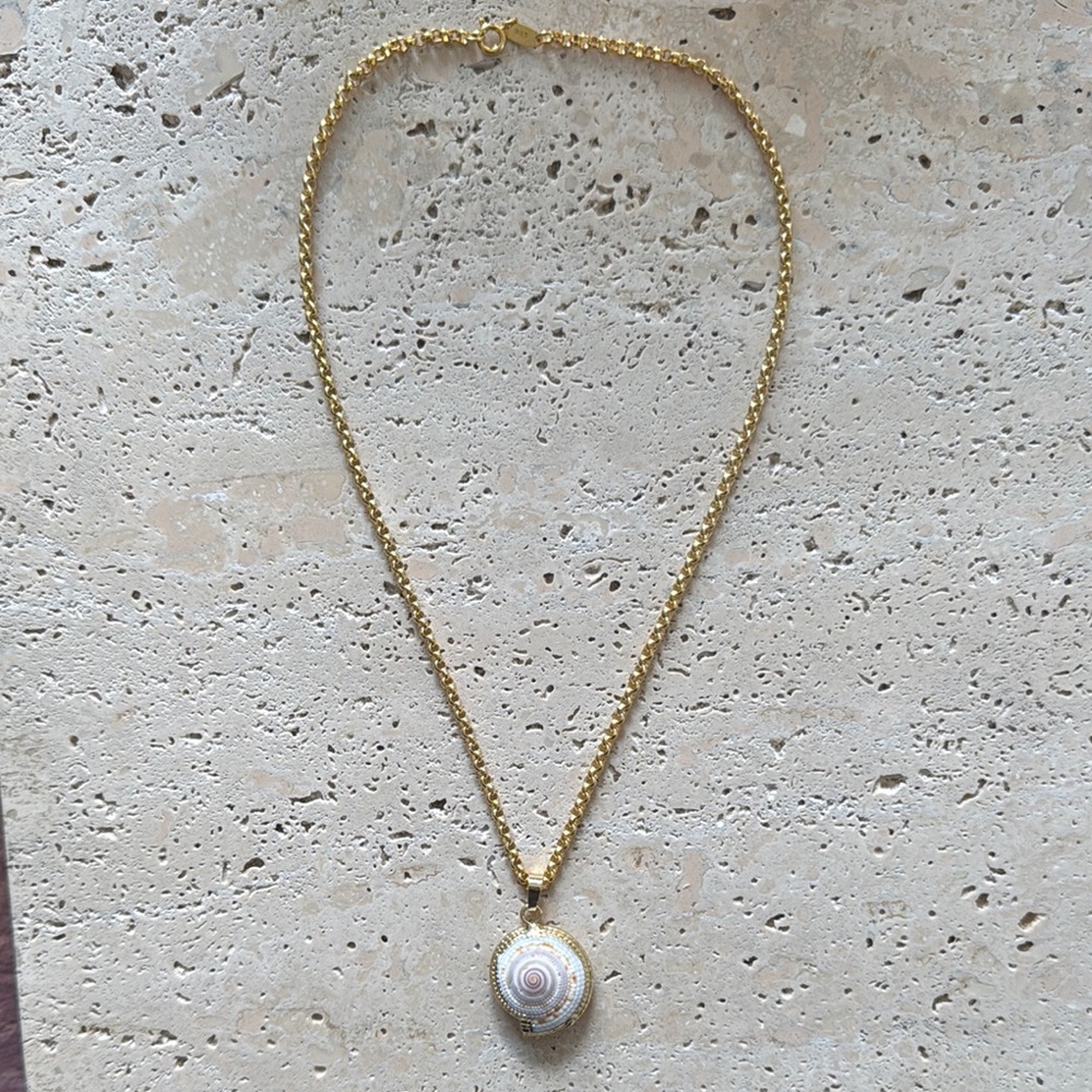 Gold Trumpet Shell Pendant Necklace